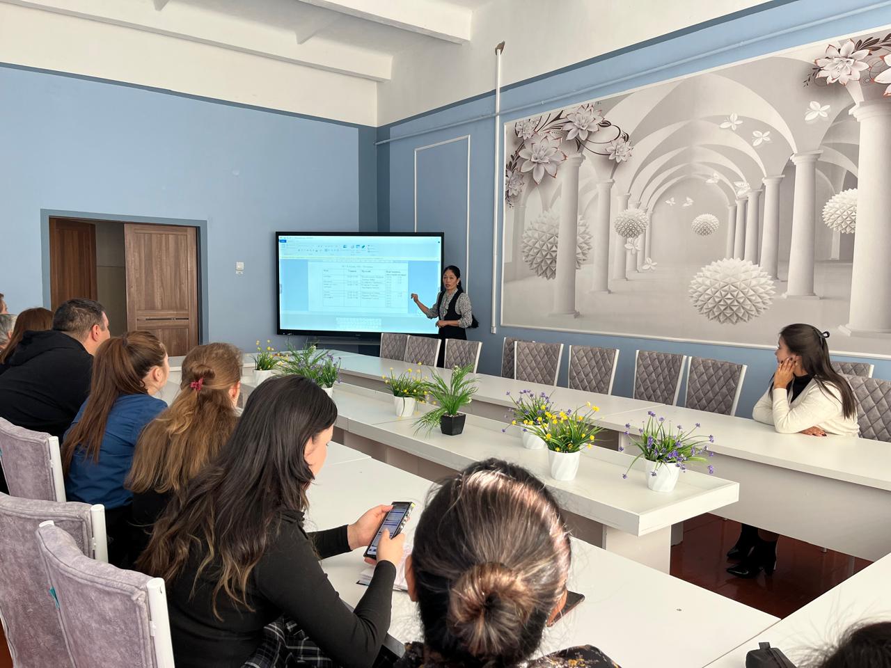 9-10 сынып пән мұғалімдеріне  және IT маманға «Мектептерге арналған PISA» халықаралық зерттеуі туралы ақпарат беру