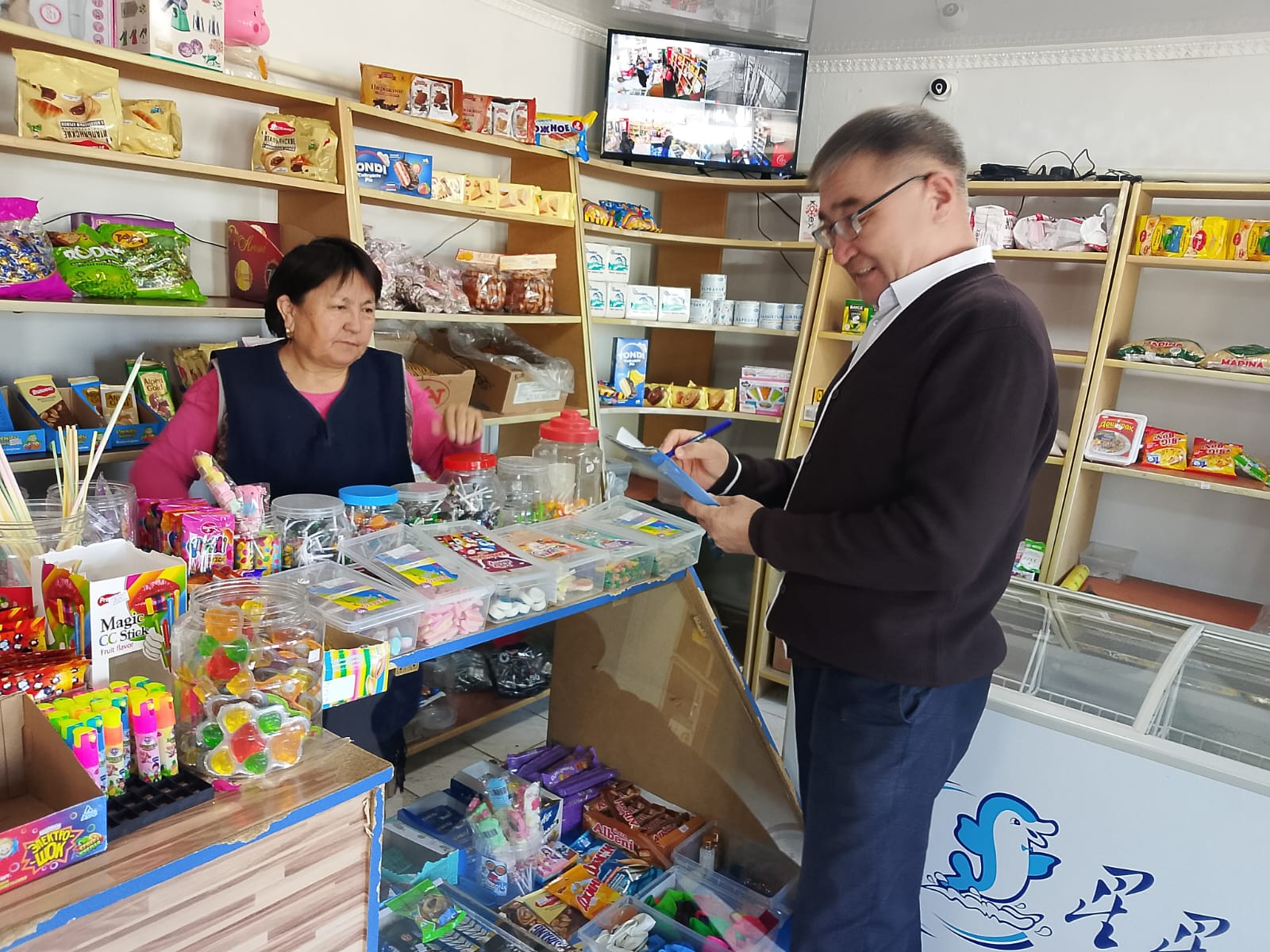 Мектеп жанында орналасқан  сауда дүкендерінде сатылатын шығу тегі белгісіз тамақ өнімдерін сатып алмау, бала өмір қауіпсіздігін сақтау бойынша